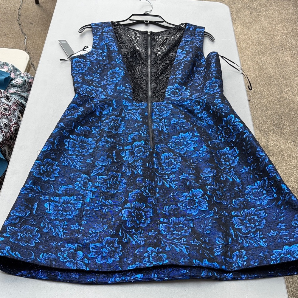 Nicole Miller Blue and Black Floral Dress Size 12